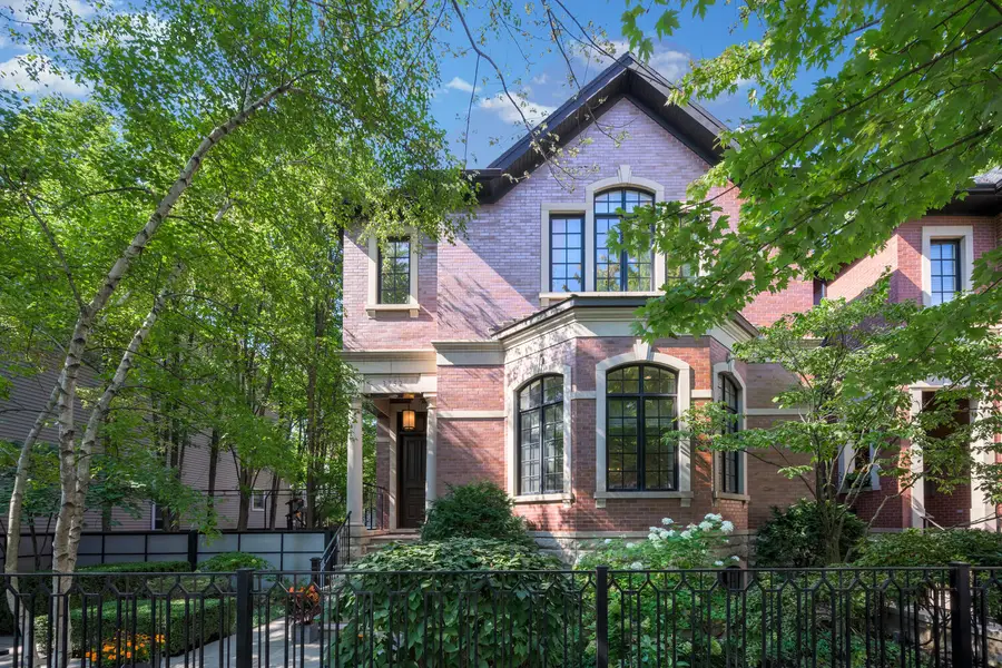 3752 N Janssen Street, Chicago, IL 60613 - Image #2