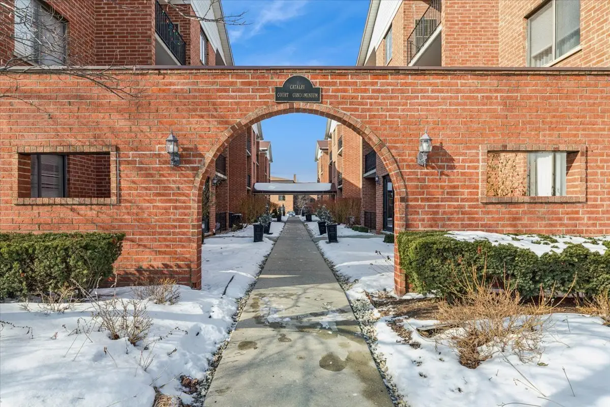 8426 W Catalpa Avenue #403, Chicago, IL 60656 - #1