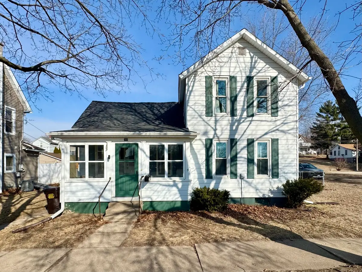 717 13th Avenue, Fulton, IL 61252 - #1