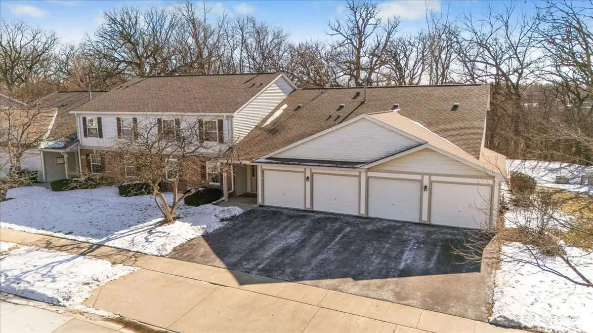 385 Woodview Circle #B, Elgin, IL 60120 - #1