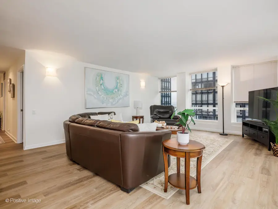 Address Withheld By Seller, Chicago, IL 60611 - #3