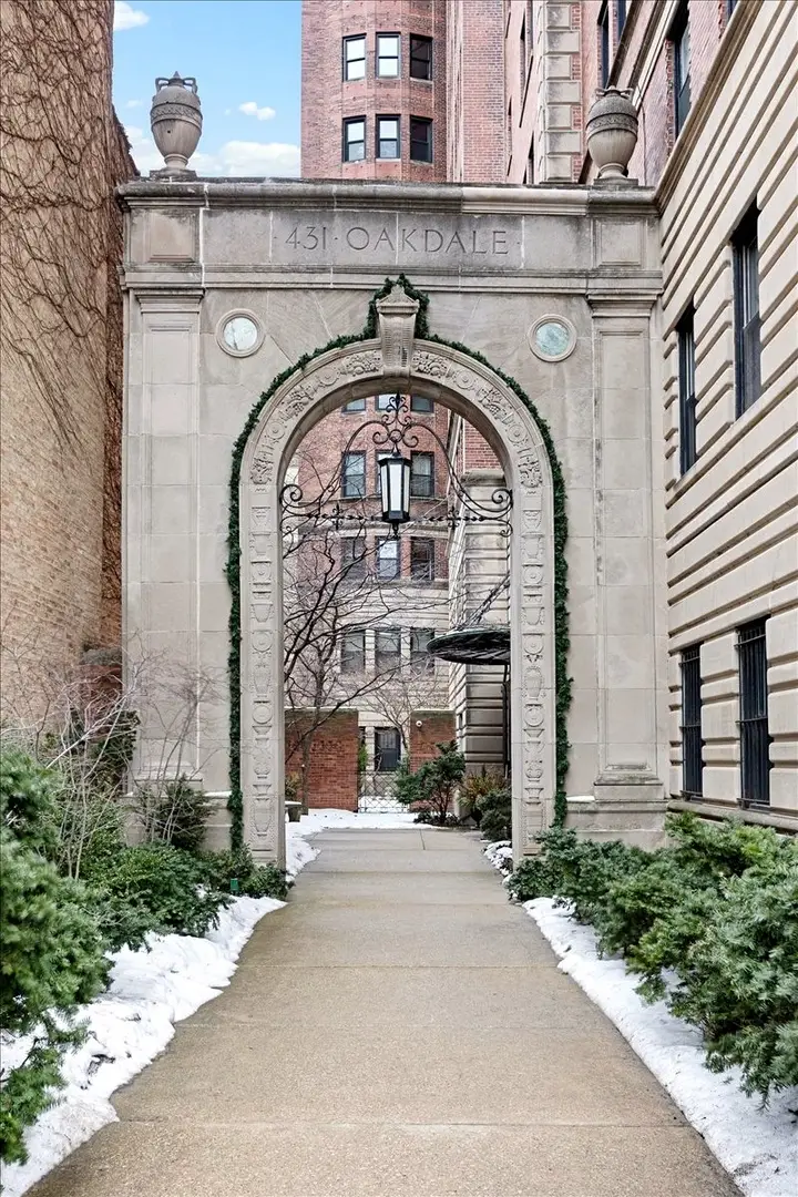 431 W Oakdale Avenue #13D, Chicago, IL 60657 - Image #2