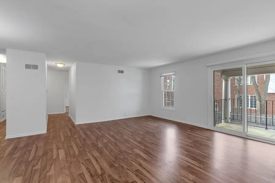 520 Shorely Drive #201, Barrington, IL 60010 - #3