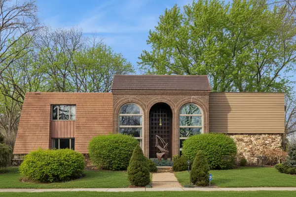 990 Heather Road, Deerfield, IL 60015