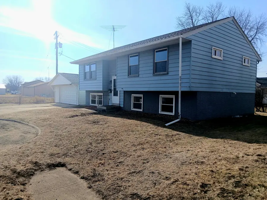 1114 Suncrest Drive, Fulton, IL 61252 - #2