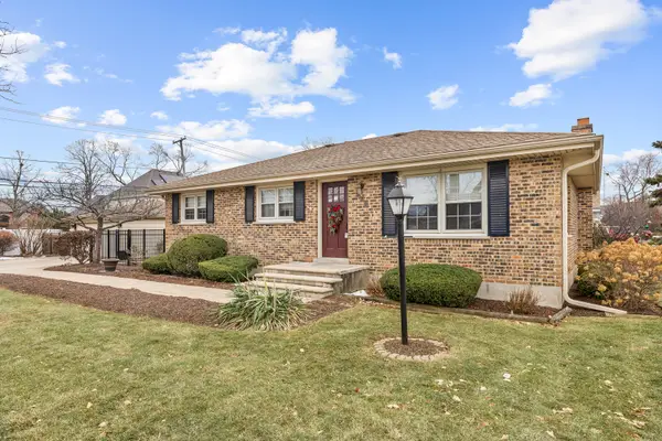 132 E Gladys Avenue, Elmhurst, IL 60126