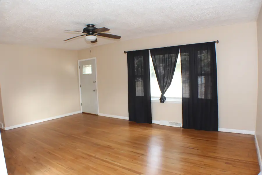 2104 N Ohio Avenue, Davenport, IA 52804 - #3