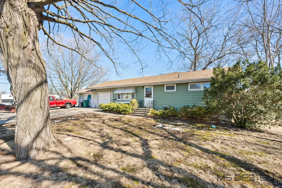 212 Kishwaukee Drive, Sycamore, IL 60178 - #2