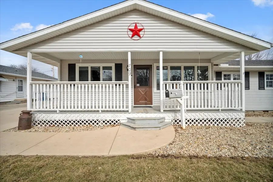 709 E Meade Street, Pontiac, IL 61764 - #2