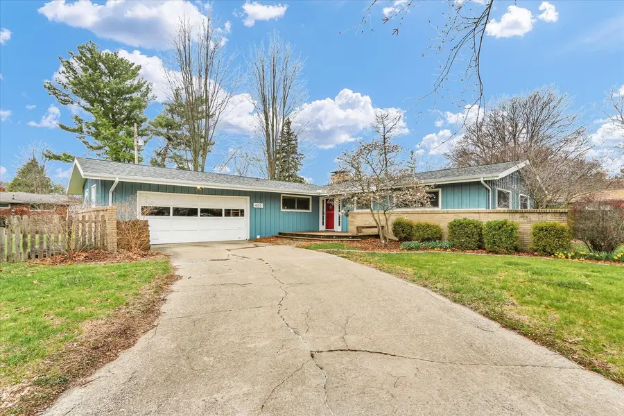 609 E Sunnycrest Court, Urbana, IL 61801 - #2