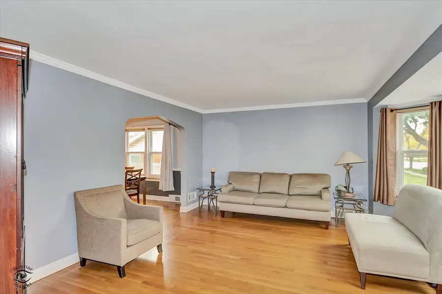 9521 S Sawyer Avenue, Evergreen Park, IL 60805 - #3