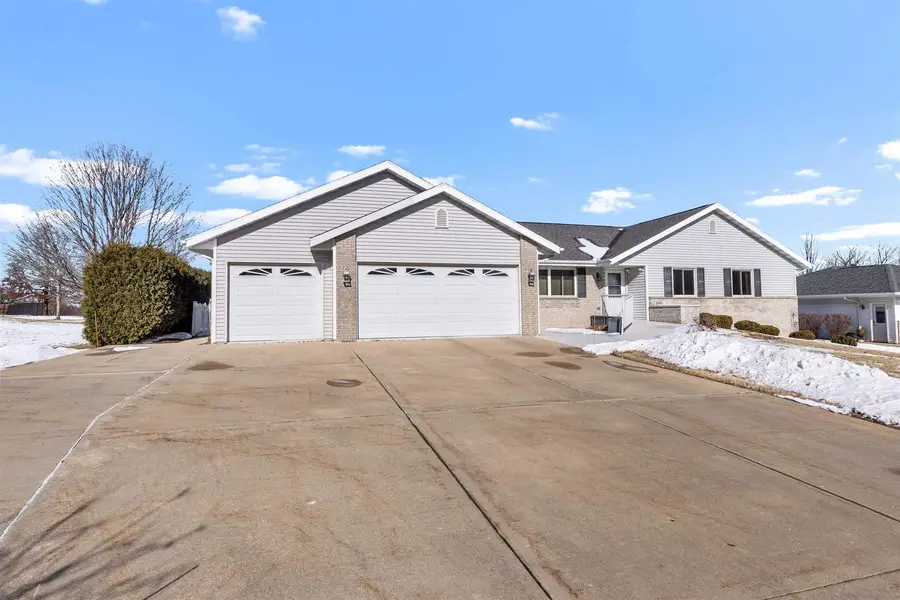 105 Rollin, Lena, IL 61048 - #2