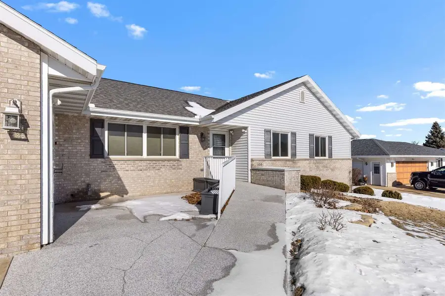 105 Rollin, Lena, IL 61048 - #3