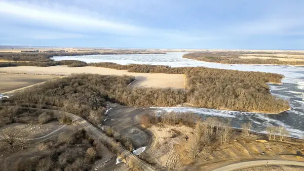 5751 White Pigeon Road, Weldon, IL 61882