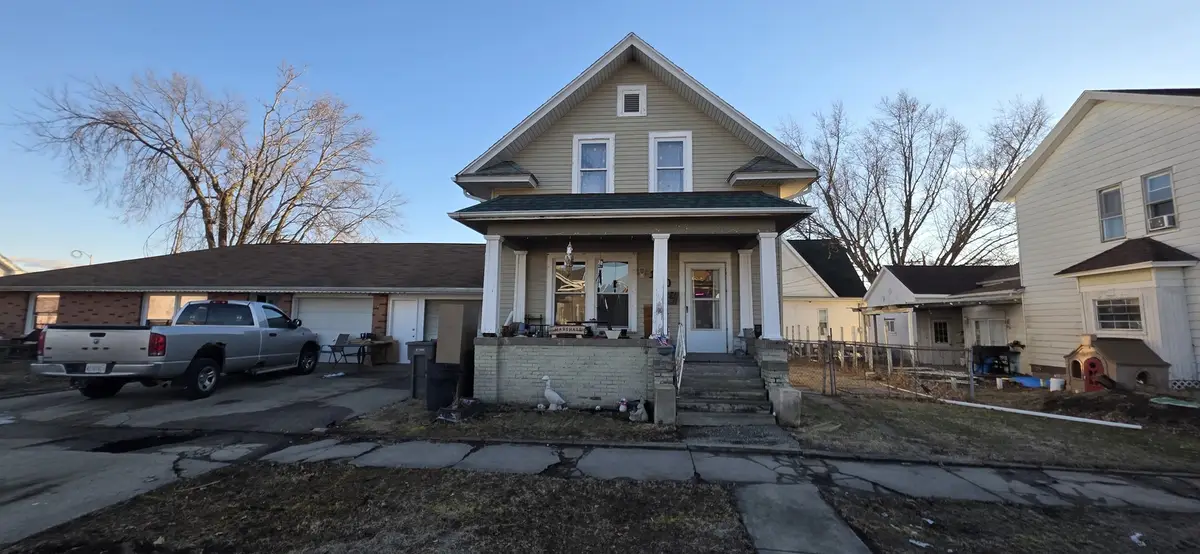 110 W Jackson Street, Abingdon, IL 61410 - #1
