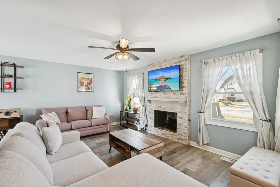 1063 Stonehedge Drive, Schaumburg, IL 60194 - #2