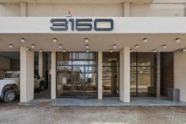 Address Withheld By Seller, Chicago, IL 60657