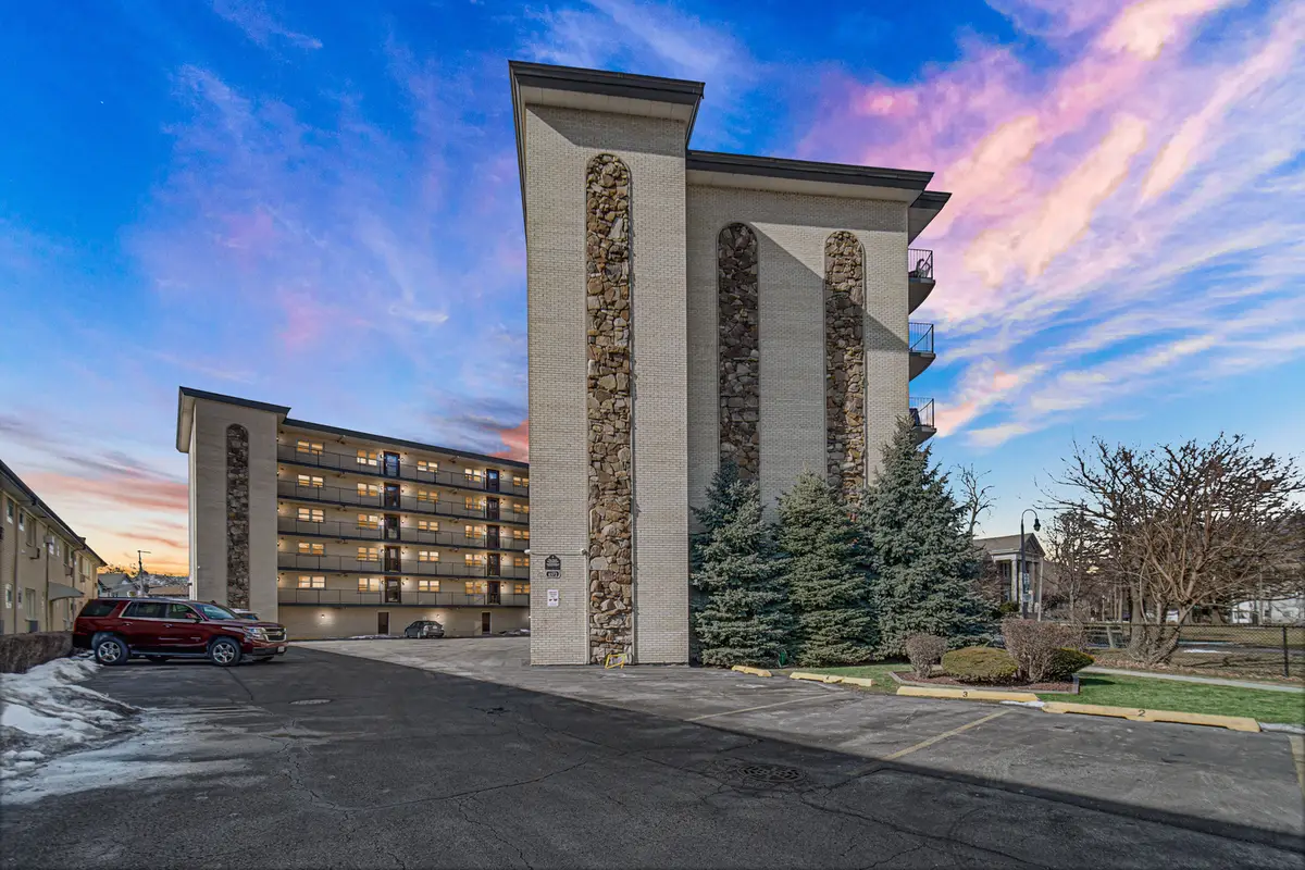 4572 N Milwaukee Avenue #5H, Chicago, IL 60630 - #1