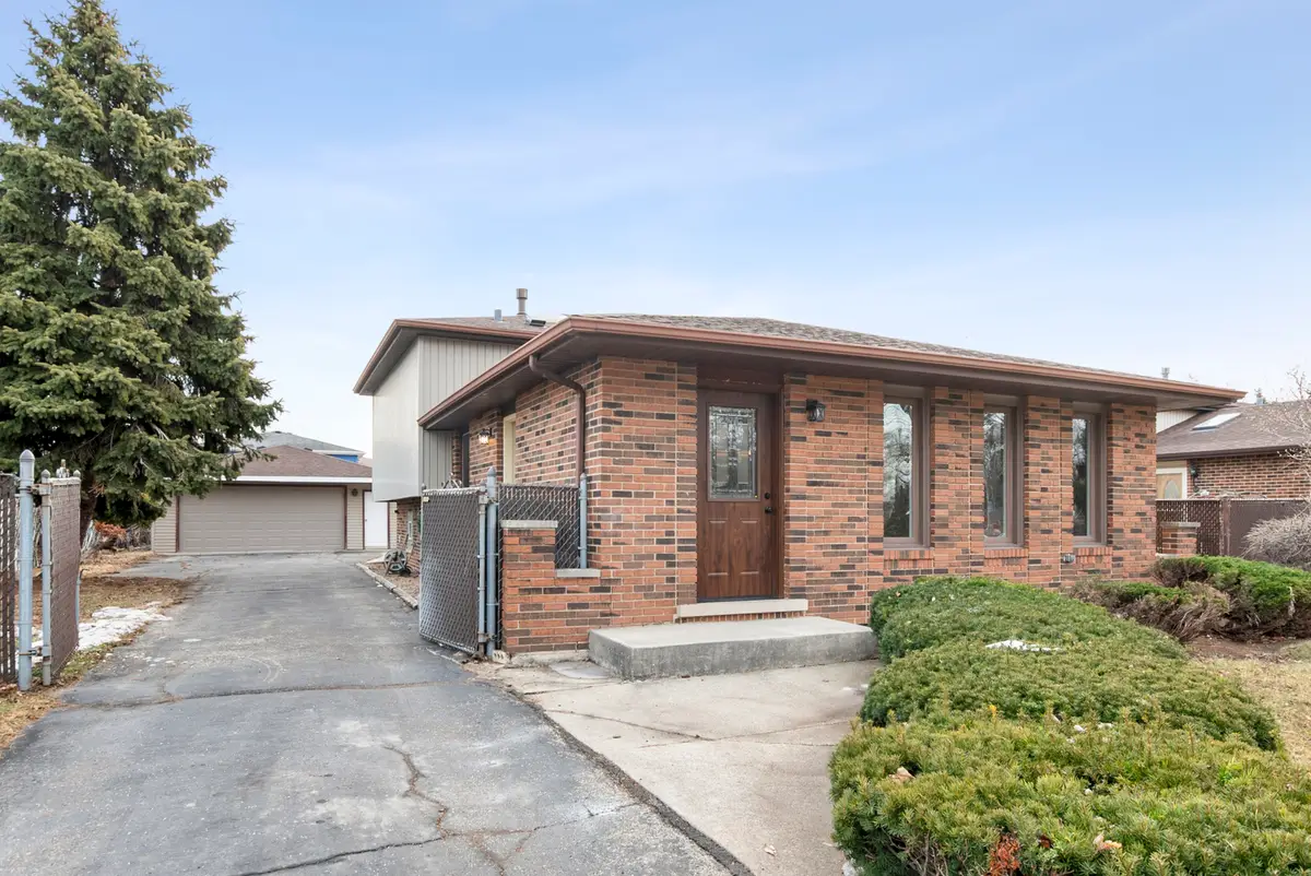 9237 S 77th Avenue, Hickory Hills, IL 60457 - #1