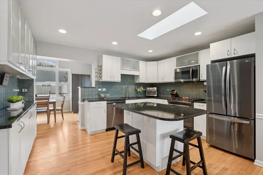 689 E Illinois Road, Lake Forest, IL 60045 - #2