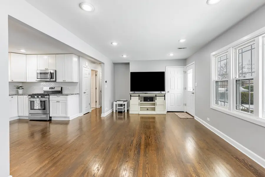 8036 Newland Avenue, Burbank, IL 60459 - #3