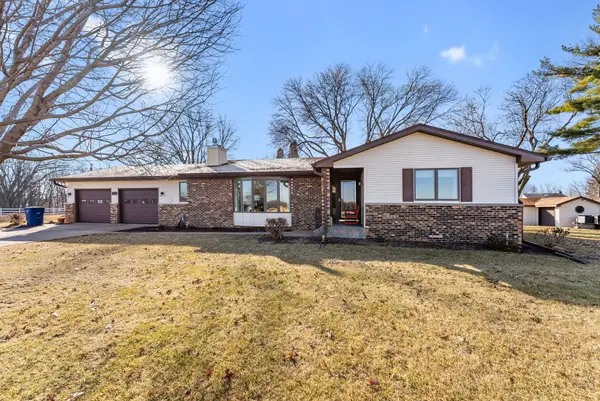 6008 92nd Avenue W, Taylor Ridge, IL 61284