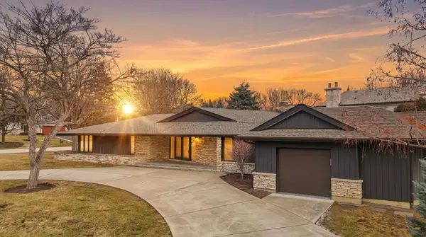 901 S Burton Place, Arlington Heights, IL 60005