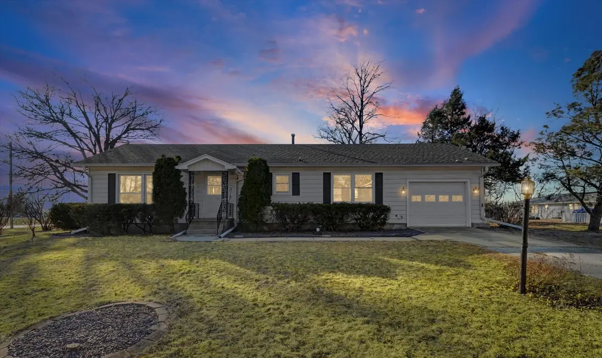 401 Oak Drive, Roberts, IL 60962 - #1