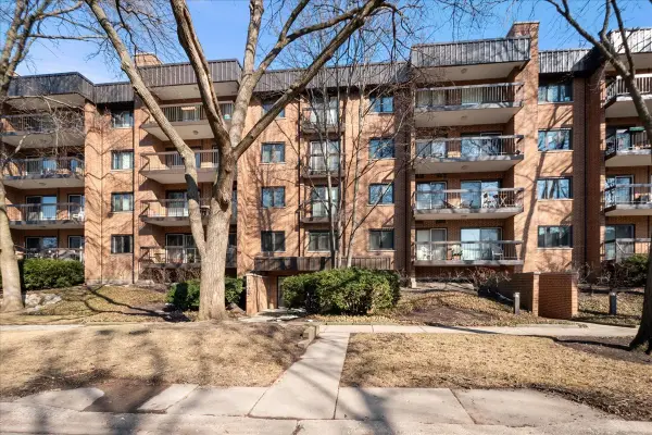 1695 2nd Street #305, Highland Park, IL 60035