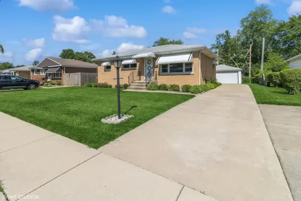 Address Withheld By Seller, Mount Prospect, IL 60056