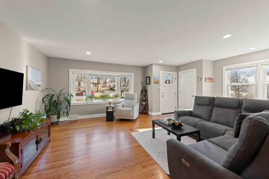 582 Glendale Avenue, Glen Ellyn, IL 60137 - #3