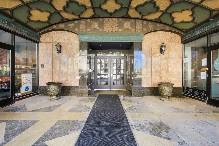 212 N Center Street #202, Bloomington, IL 61701 - #2