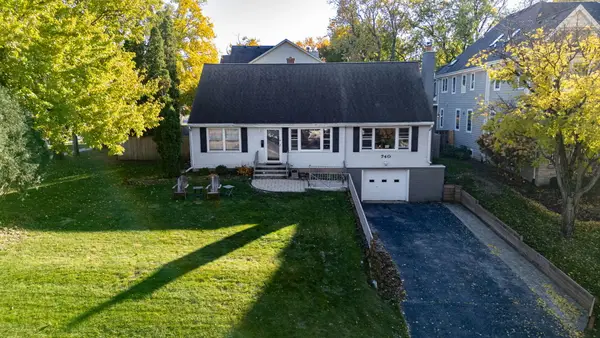 740 Prairie Avenue, Naperville, IL 60540