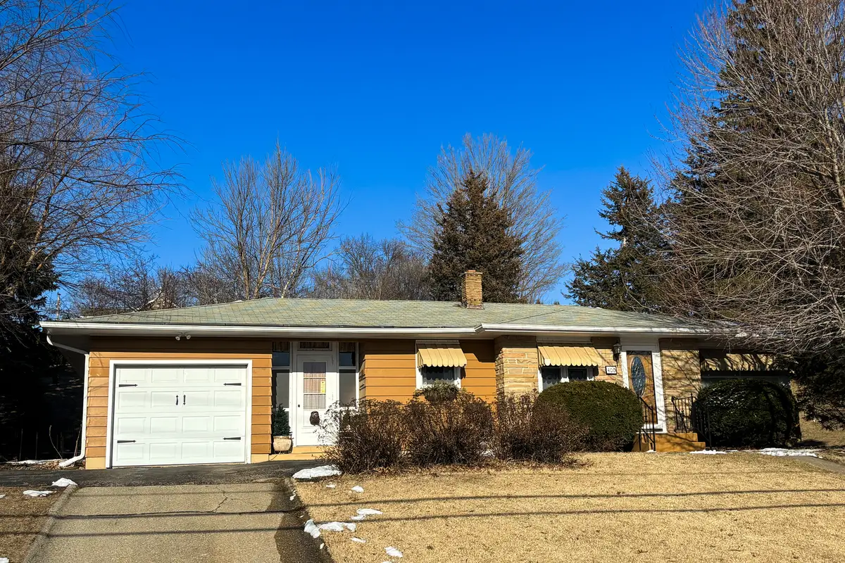 400 E Knox Street, Morrison, IL 61270 - #1