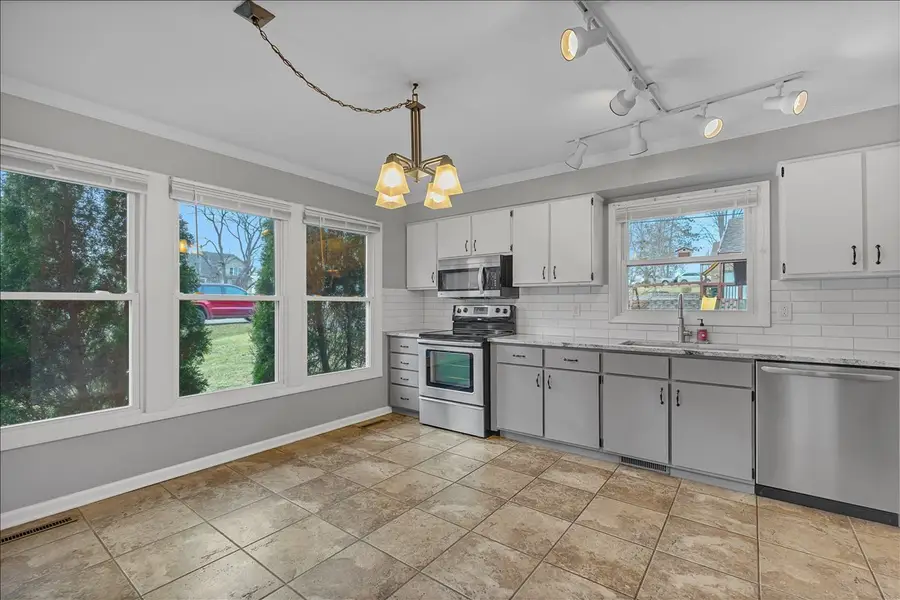 411 E Oak Street, Lake In The Hills, IL 60156 - #3