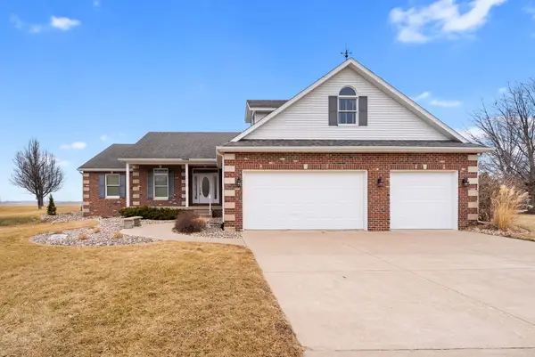 27018 Glynns Creek Court, Eldridge, IA 52748