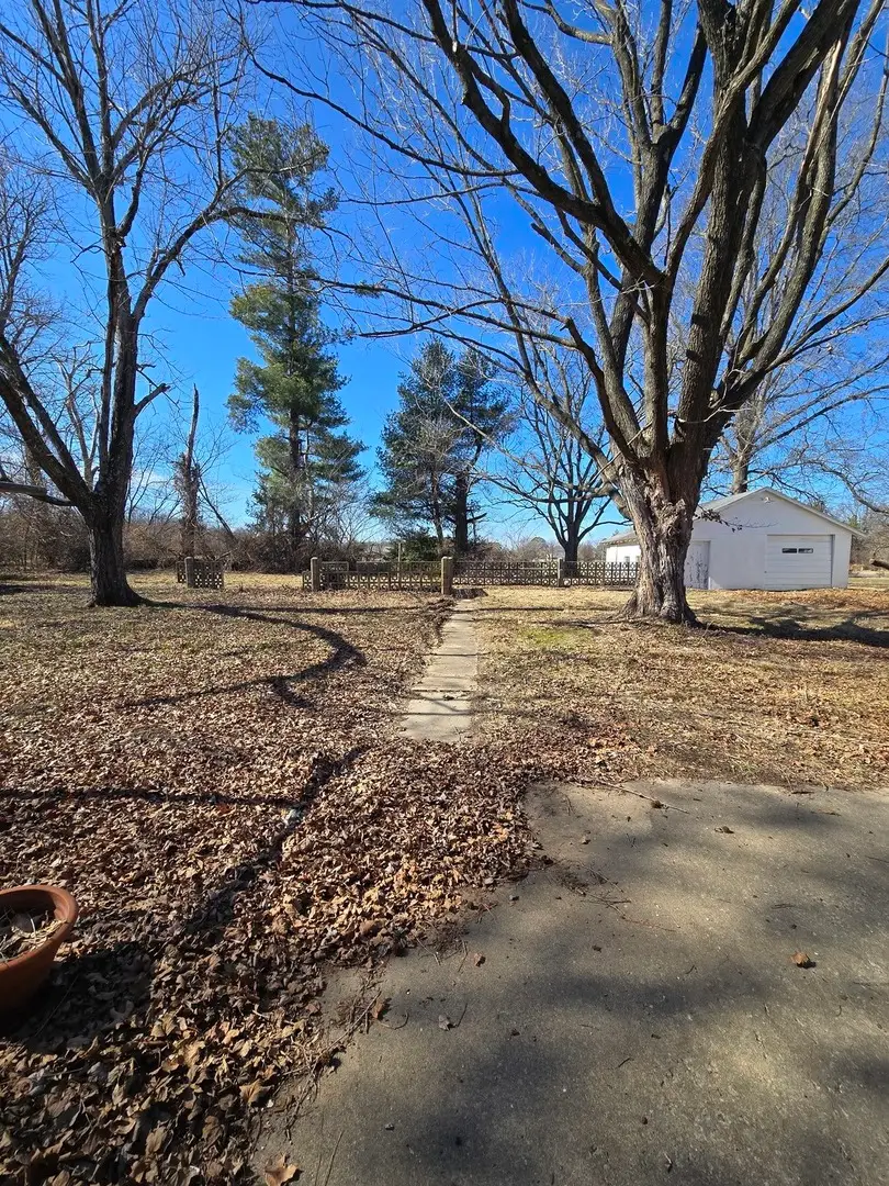 922 S Giant City Road S, Carbondale, IL 62902 - #3