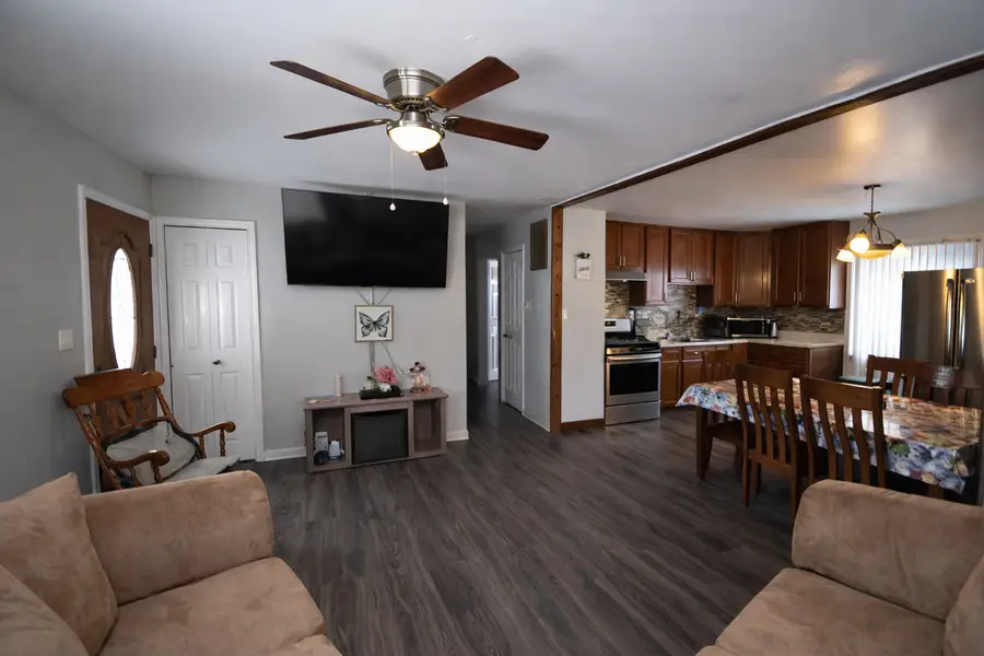 2042 Gideon Avenue, Zion, IL 60099 - #3