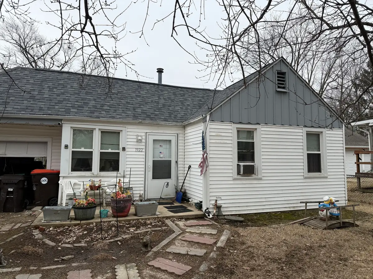 1922 W Richwoods Boulevard, Peoria, IL 61604 - #1