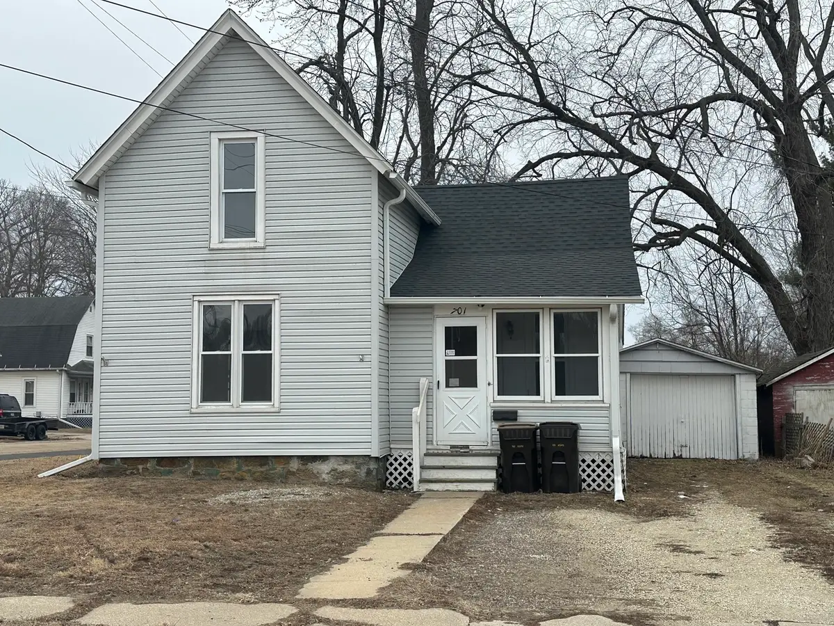 701 W Wall Street, Morrison, IL 61270 - #1