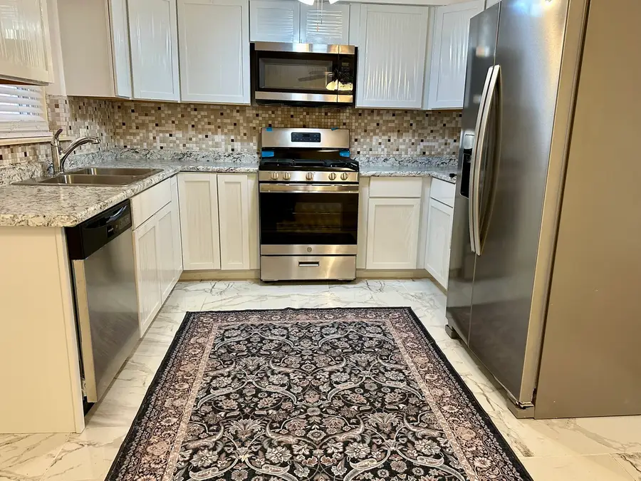 8518 W Rascher Avenue #2, Chicago, IL 60656 - #3