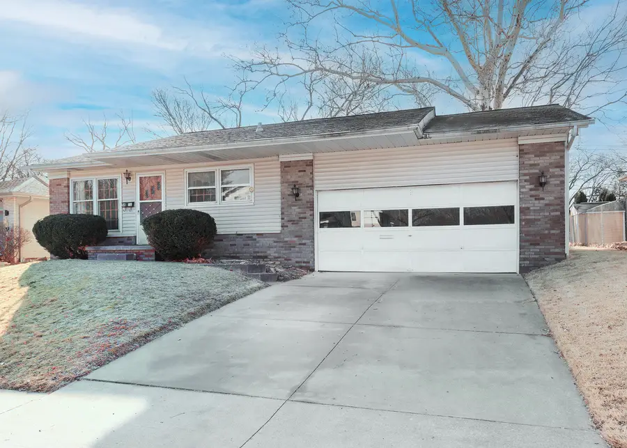 5418 11th Ave B, Moline, IL 61265 - #2