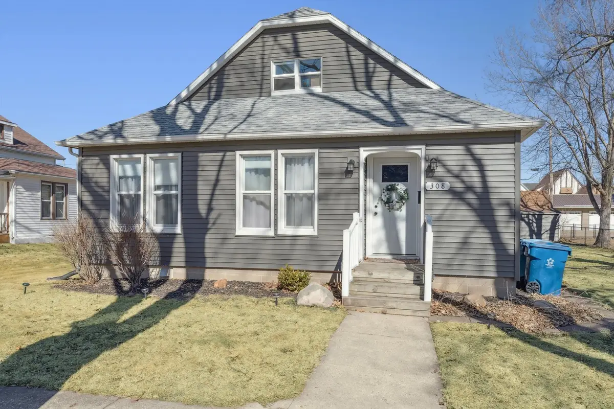 308 8th Street, Dewitt, IA 52472 - #1