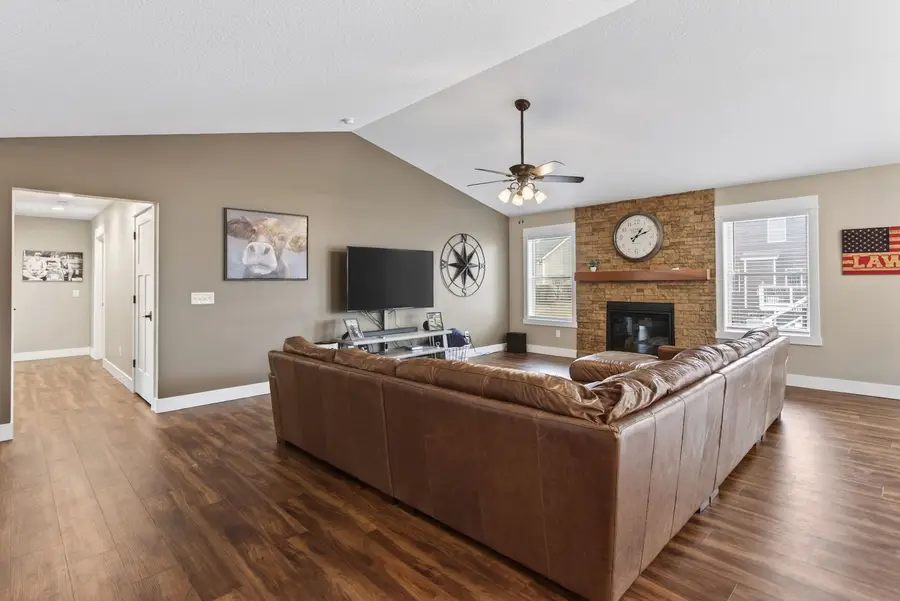 1439 Rhinelander Drive, Davenport, IA 52804 - #3