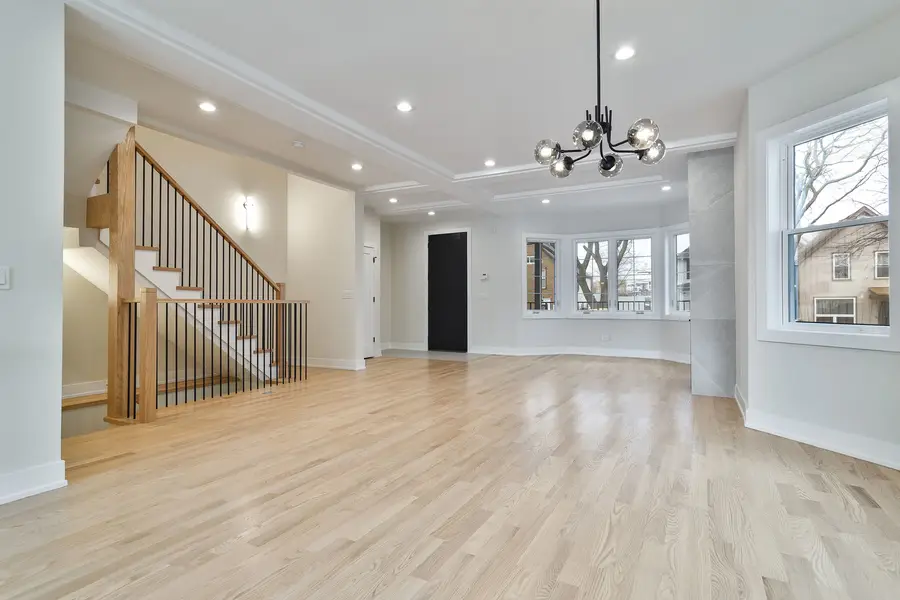 3727 W Sunnyside Avenue, Chicago, IL 60625 - #3