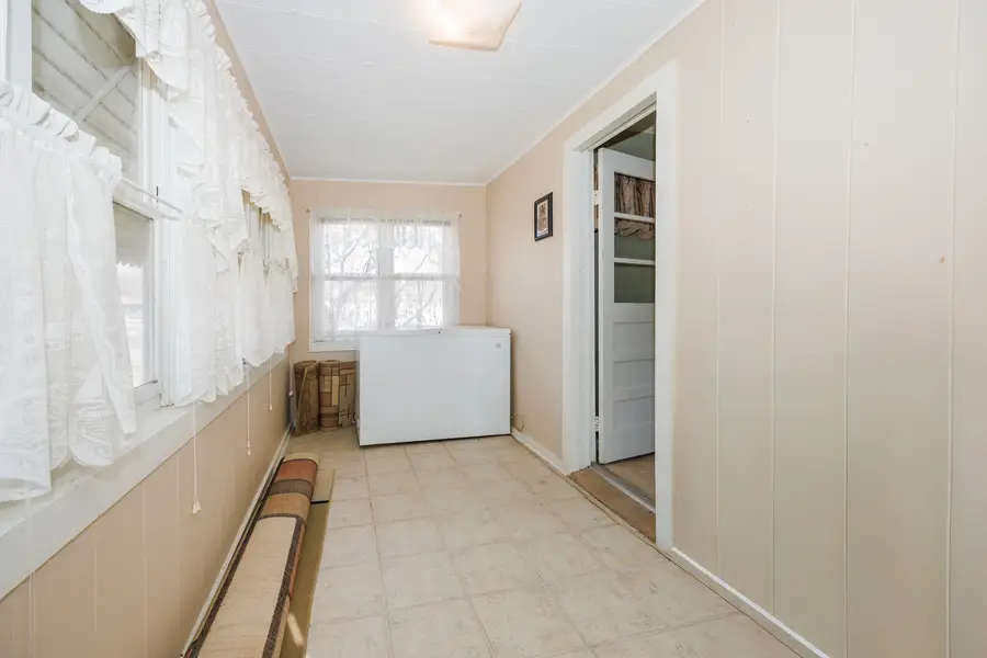 220 N Locust Street, Wapella, IL 61777 - #3