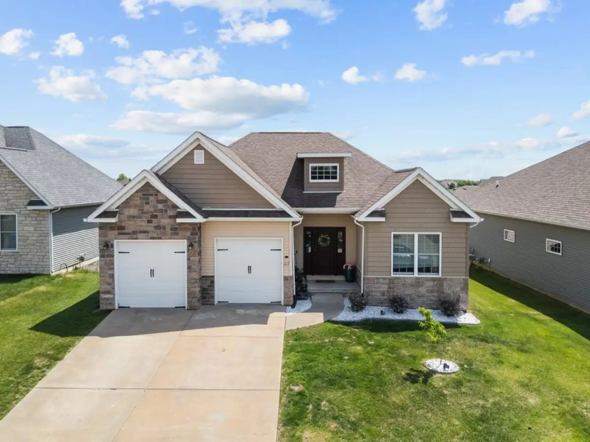 67 Cobblestone Lane, Le Claire, IA 52753 - #1