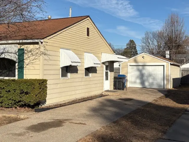 968 40th Street, Moline, IL 61265 - #3