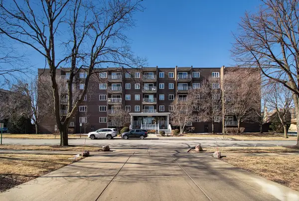 900 Center Street #3A, Des Plaines, IL 60016