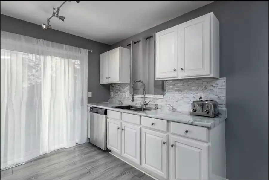 823 Heather Lane, Ottawa, IL 61350 - #3